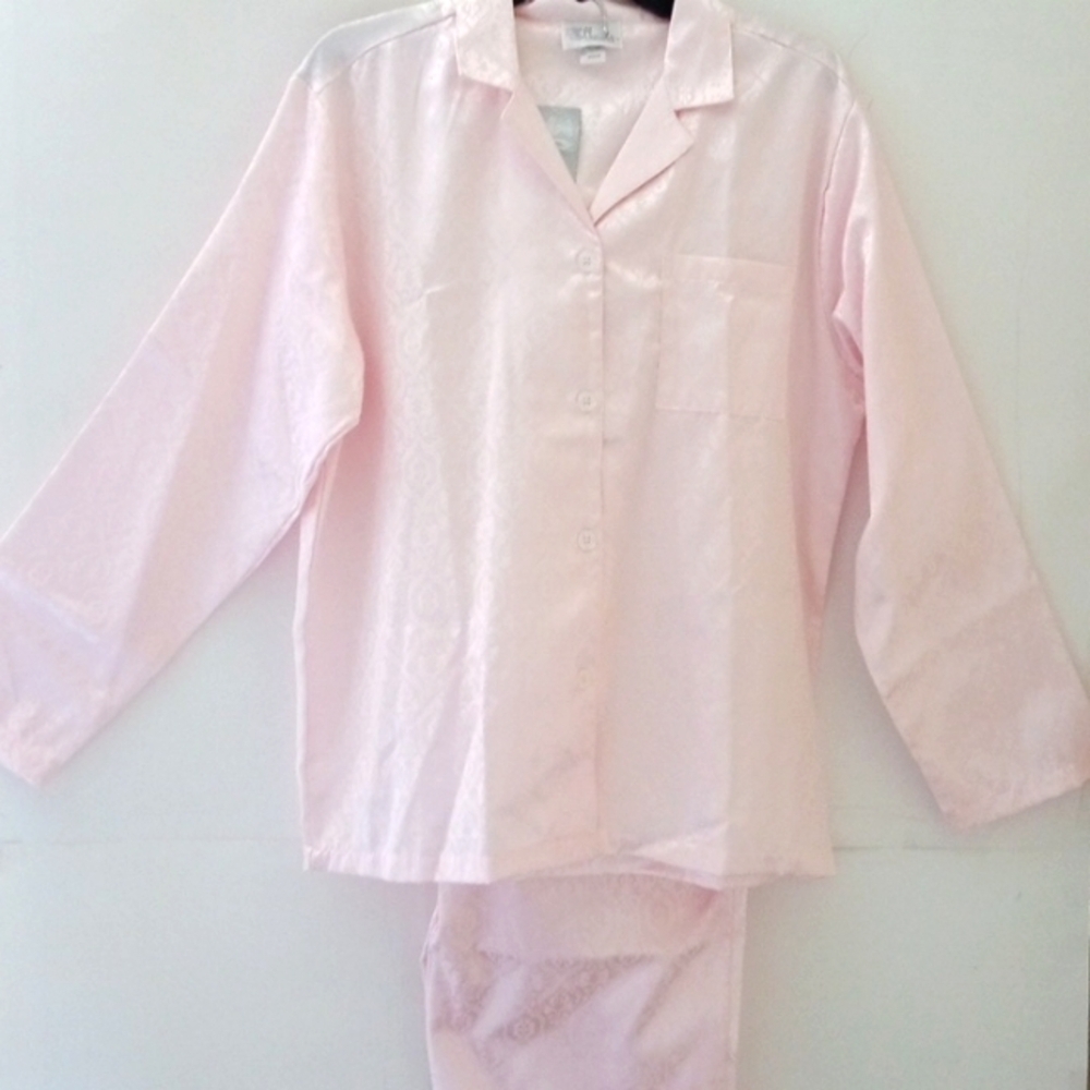 CHARACTER PINK SATIN LONG SLEEVE PAJAMA TOP & LONG PANTS SIZE MEDIUM NWT